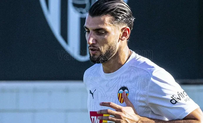 Las pruebas confirman que Rafa Mir todavía estará 2-3 semanas más de baja