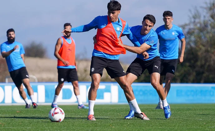 El Alavés retoma los entrenamientos pendiente de Sedlar, Novoa y Blanco