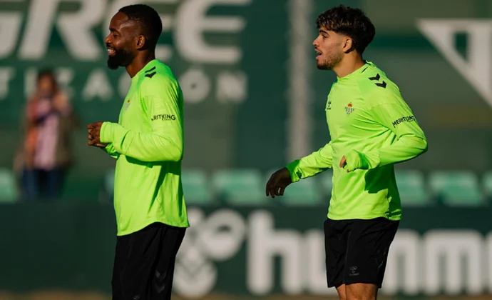El Betis empieza la semana con Sabaly, pero sin Marc Roca, Llorente ni Cardoso