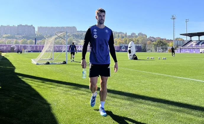 Cenk Özkacar y César de la Hoz empiezan la semana al margen del grupo