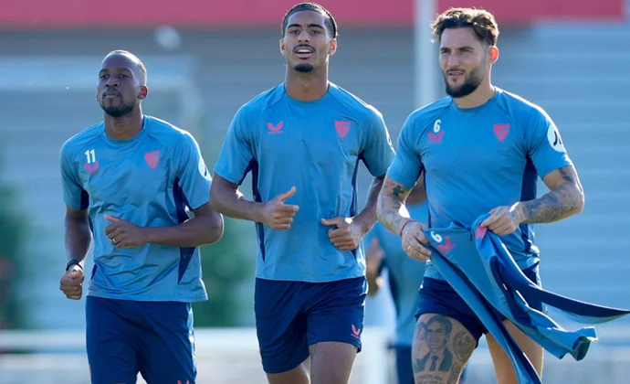 Jesús Navas vuelve al grupo y Pimienta solo tiene tres bajas