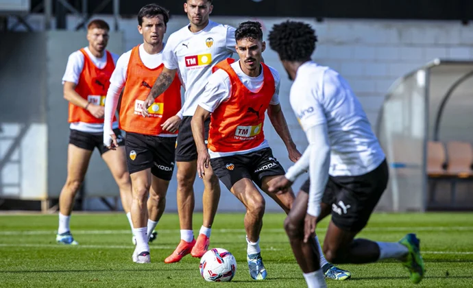 Baraja vuelve a trabajar una defensa de cinco para visitar el Coliseum