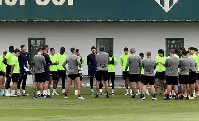 Sesión de recuperación sin los cuatro lesionados y sin problemas para Bakambu