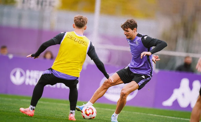 Cenk Özkacar y De la Hoz, bajas en la vuelta al trabajo en los Anexos