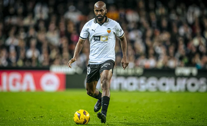 Foulquier pasa a ser indispensable ante la baja de Thierry