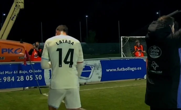 Latasa se retiró lesionado del partido contra el Astur