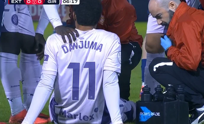 Danjuma se retiró lesionado de los isquiotibiales del partido de Copa