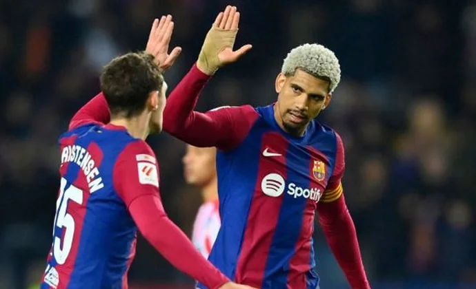 Araujo encara el último mes de su recuperación y Christensen se pierde lo que resta de año