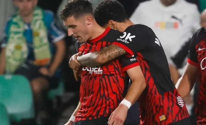 Valery se lesiona en el calentamiento y Chiquinho es titular