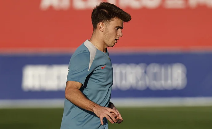 Simeone prueba once con Barrios para terminar de preparar el partido