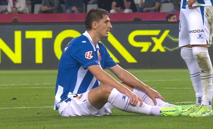 Kumbulla se retira lesionado del partido contra el Barcelona