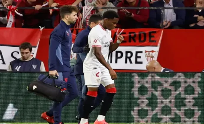 Idumbo Muzambo se retiró lesionado del partido contra la Real Sociedad