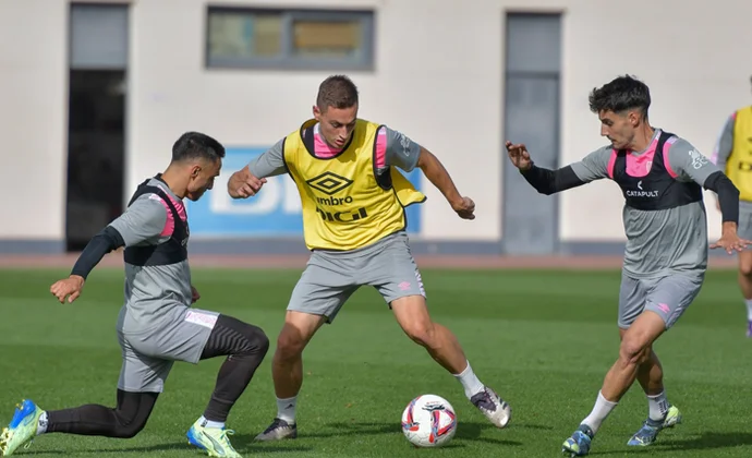 Mumin y Espino empiezan la semana al margen del grupo