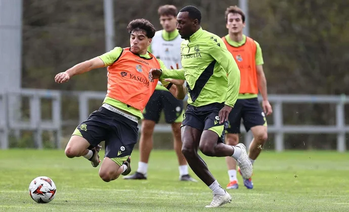 La Real Sociedad retoma los entrenamientos sin Barrenetxea ni Turrientes