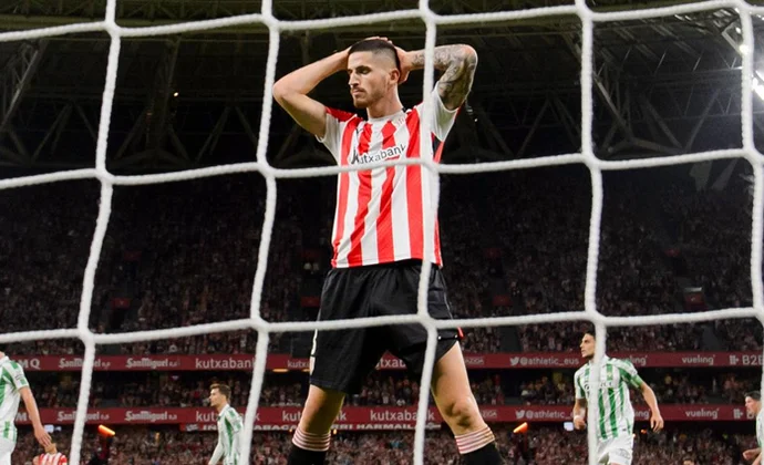 Parte médico oficial de Oihan Sancet y periodo estimado de baja