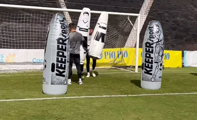 Cillessen se suma al grupo con precaución