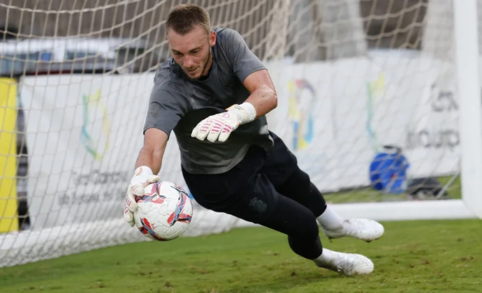 Cillessen confirma su recuperación y Diego Martínez tiene tres bajas