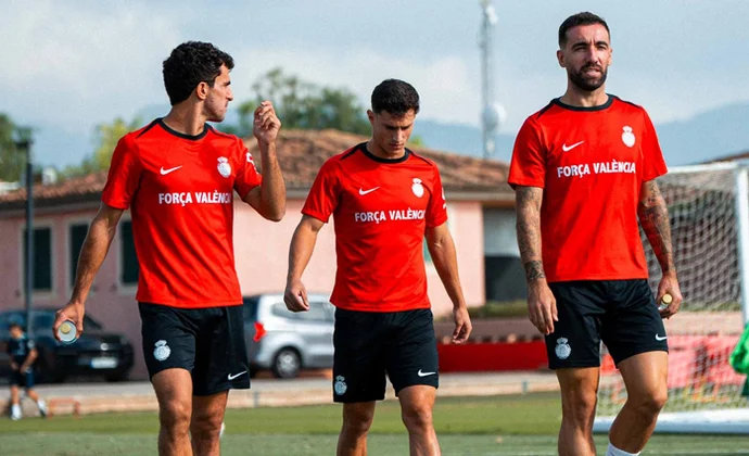 Mojica sigue al margen del grupo, pero mañana se probará