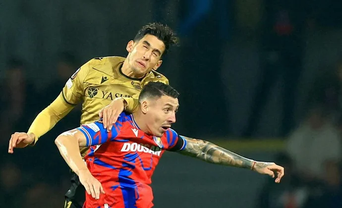 Aguerd cae lesionado en Plzen y será sometido a pruebas