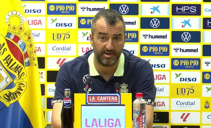 Diego Martínez, sobre Moleiro, Cillessen, Marvin, Loiodice, Januzaj, Essugo, Kirian, Sandro y el Rayo