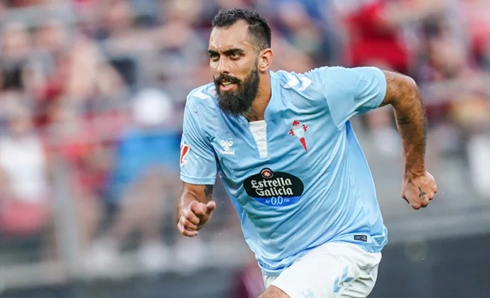 Borja Iglesias no tiene cláusula del miedo y podrá jugar contra el Betis