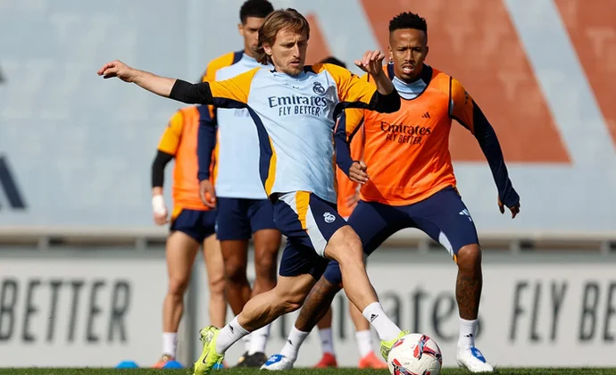 Fede Valverde se ejercita con el grupo este jueves