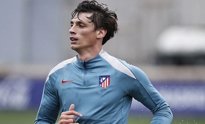 Llorente y Azpilicueta siguen con el grupo y Le Normand ya pisa césped