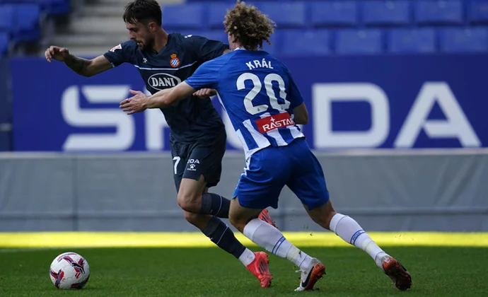 El Espanyol cierra la semana de trabajo organizando un partidillo, con Expósito pero sin los cuatro lesionados