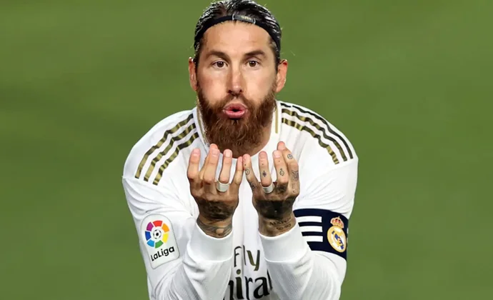 Sergio Ramos se ofrece al Real Madrid mediante su agente