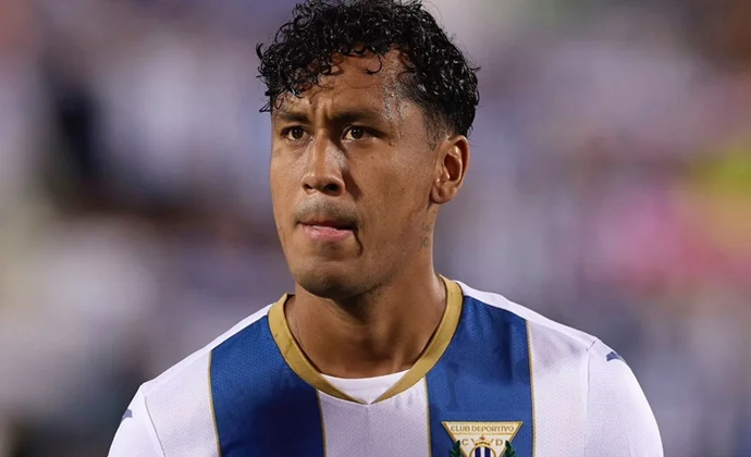 Perú desconvoca a Tapia tras caer lesionado contra el Sevilla