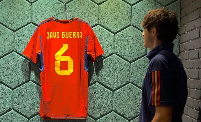 Seis jugadores del Valencia se marchan con sus respectivas selecciones