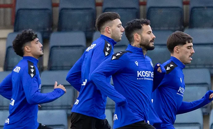 Juan Cruz y Kike Barja empiezan la semana al margen del grupo