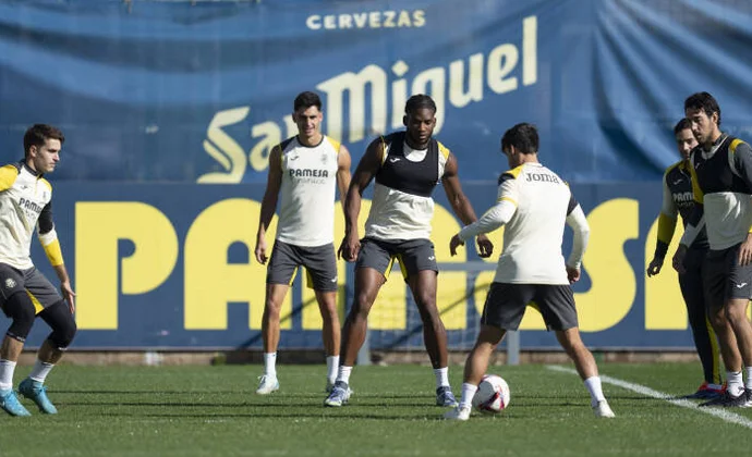 Gerard Moreno inicia la semana de trabajo con el grupo