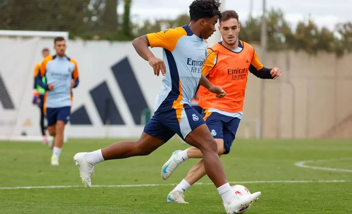 El Real Madrid se ejercitó este martes sin lesionados, internacionales ni Fran García