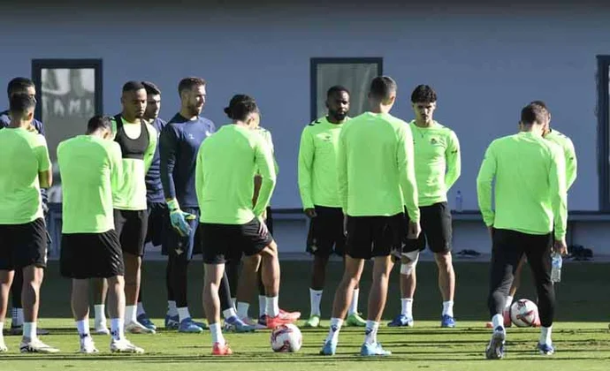 Ruibal, con el grupo en una sesión sin Altimira, Llorente, los lesionados ni los internacionales