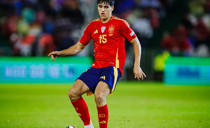 Pau Torres se cae de la lista de España y De la Fuente llama a Cubarsí