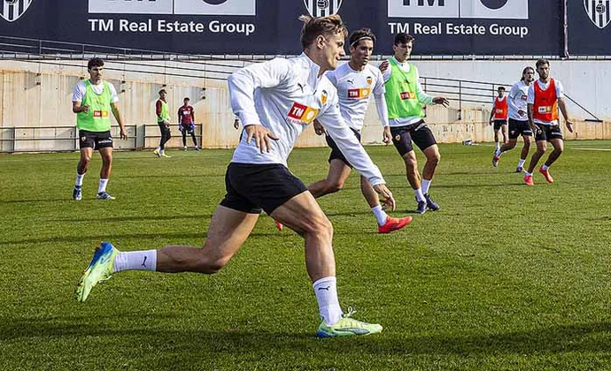 Hugo Duro y Almeida repiten con el grupo y Caufriez supera la gastroenteritis