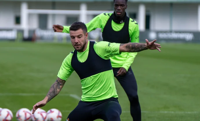 Ruibal repite con el grupo. Altimira y Llorente siguen al margen