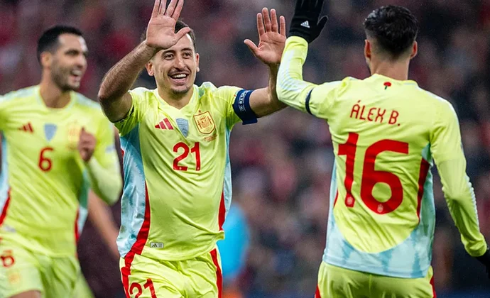 Oyarzabal, sancionado; Baena y Zubimendi, con molestias, abandonan la selección y De la Fuente llama a Barrios