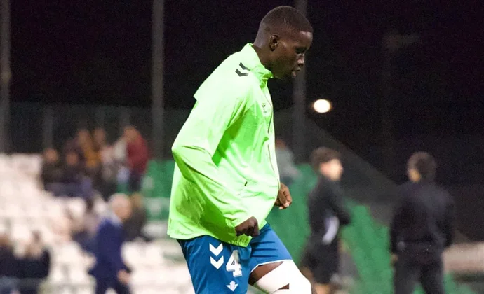 Nobel Mendy se retira con molestias del partido con el filial