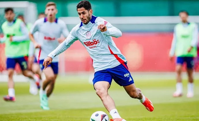 Ayoze se retira del entrenamiento de la Selección por una sobrecarga