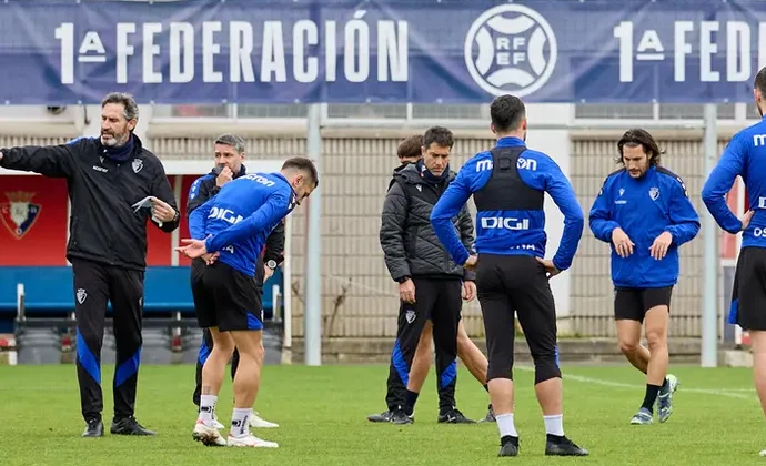 Herrando y Juan Cruz completan la sesión con el grupo y Kike Barja hace solo una parte