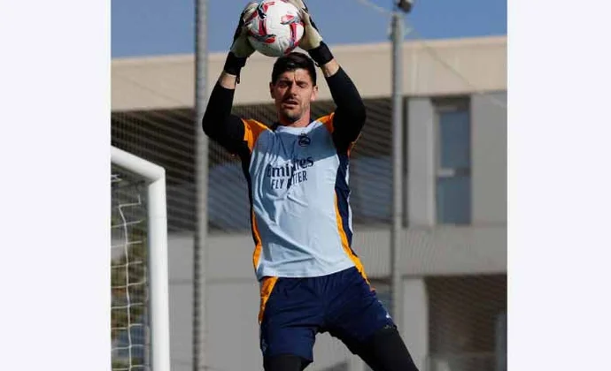 Courtois completa la primera sesión de la semana con el grupo