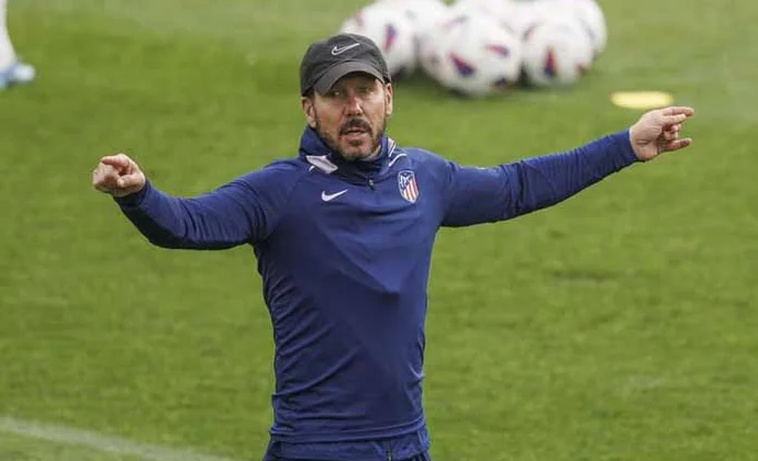 Simeone empieza la semana ensayando un once de circunstancias