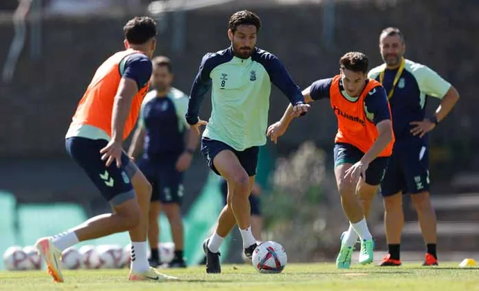 Januzaj sigue pendiente del alta médica a cuatro días del partido