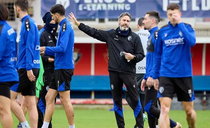 Kike Barja no completa toda la sesión e Iker Benito se retira del entrenamiento por molestias