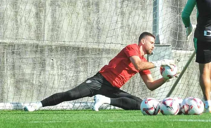 Unai Simón todavía no tiene el alta médica y los médicos decidirán este sábado