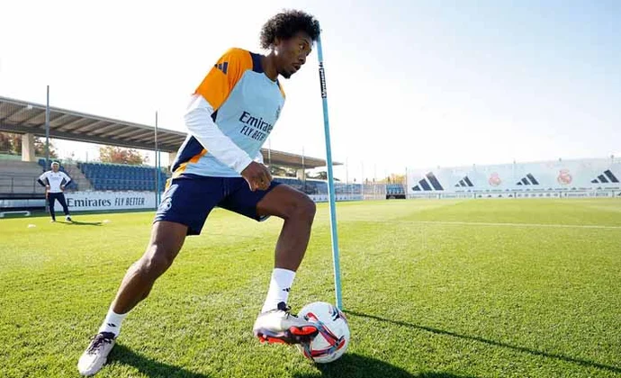 Alaba retrasa su vuelta para enero