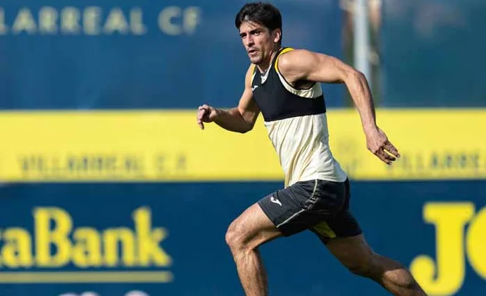 Gerard salta al césped cuando se van los medios tras empezar en el gimnasio. Se recuperan Femenia y Terrats