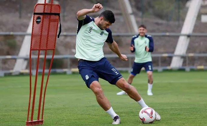 McKenna vuelve al grupo, Essugo y Fabio Silva en el gimnasio, Moleiro se ausenta